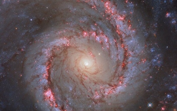 Телескоп Hubble зробив фото галактики Іспанська танцівниця