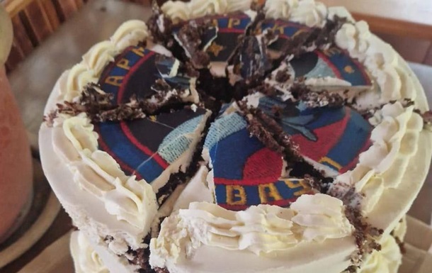 У Росії військовим льотчикам подарували отруєні торт і віскі 
