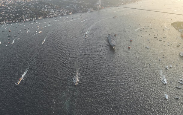 У Туреччині пройшов найбільший в історії парад військових кораблів