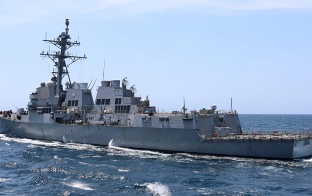 Хусити випустили балістичні ракети по есмінцю ВМС США