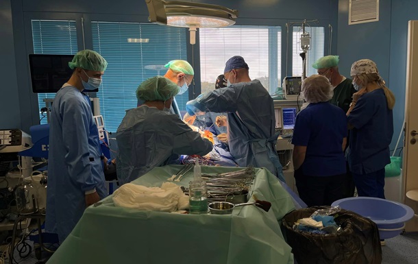 Львівські лікарі провели одну з найскладніших операцій черевної порожнини