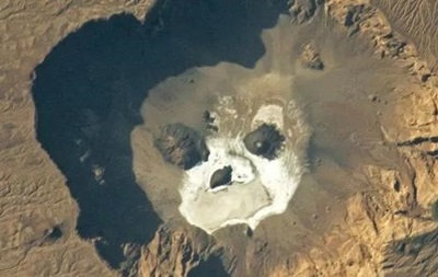 NASA показало  моторошне  фото кальдери у формі черепа