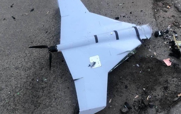 На Хмельниччині уламки збитого дрона впали на будинок