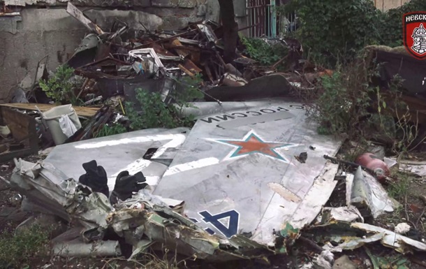 На відео зафіксували уламки збитого Су-24М, який впав у Соледарі
