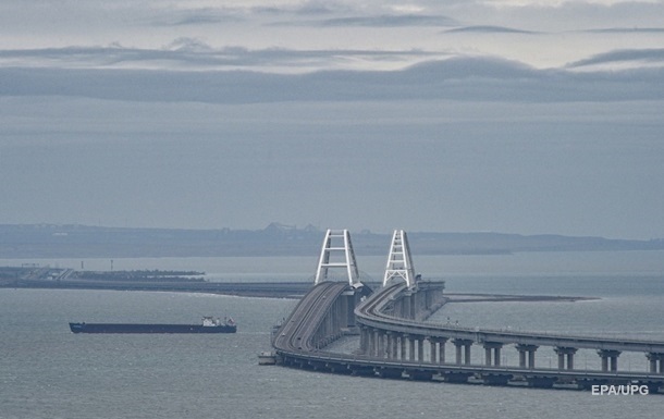 Над Кримським мостом - димова завіса