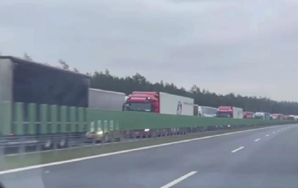 Німецькі митники блокують польські авто на кордоні - соцмережі