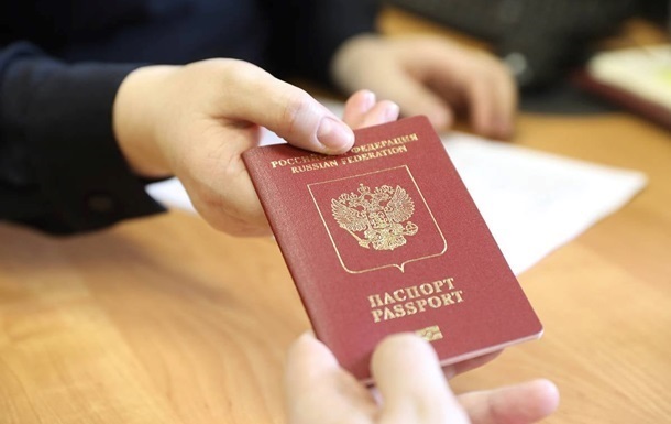 У Мелітополі російський паспорт видають разом із повісткою - мер
