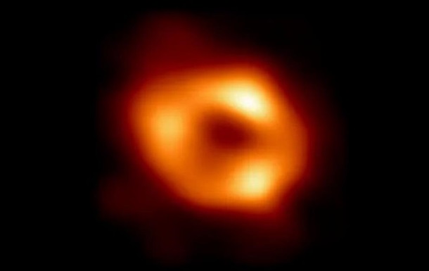 Вчені вперше визначили точну масу чорної діри в центрі Чумацького Шляху