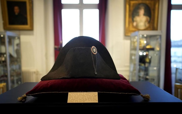 Знаменитий капелюх Наполеона продали за рекордну суму