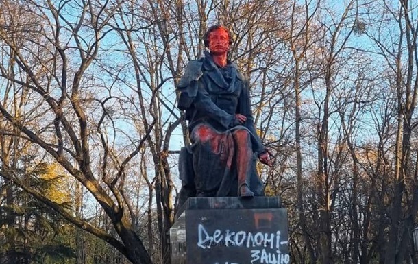 З явилось відео демонтажу монумента Пушкіну