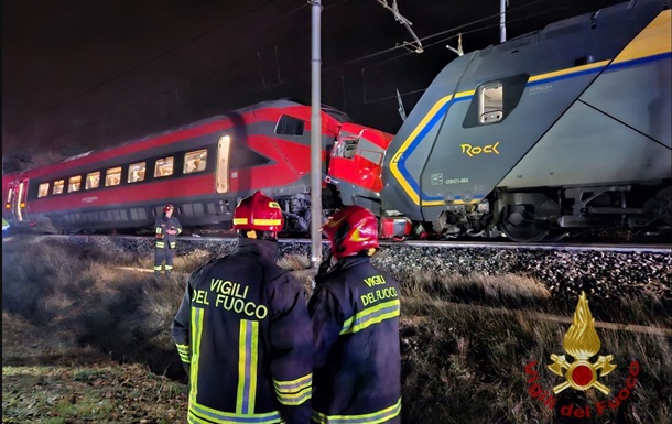 Два зустрічних потяги зіштовхнулися в Італії
