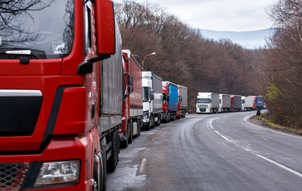 На кордоні з Польщею у чергах понад три тисячі вантажівок - ДПСУ