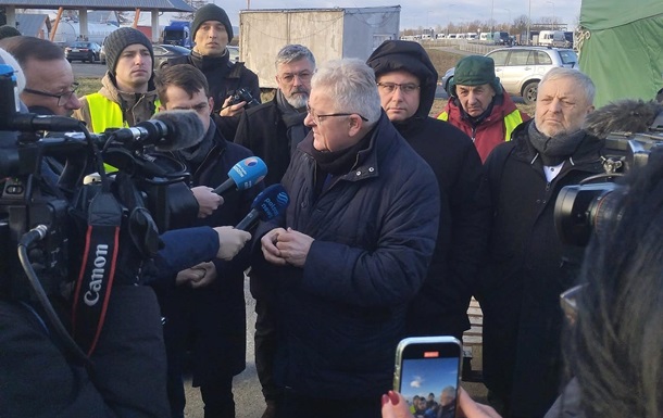 Польські фермери припинили блокування кордону