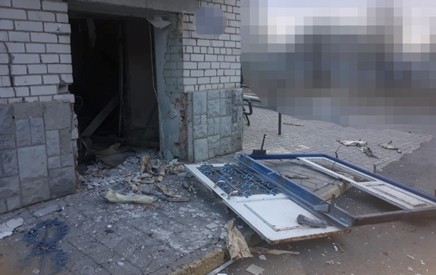 РФ обстріляла лікарню в Бериславі, є поранений