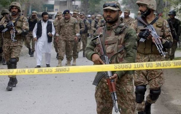 У Пакистані бойовики напали на поліцейський відділок та армійські пости