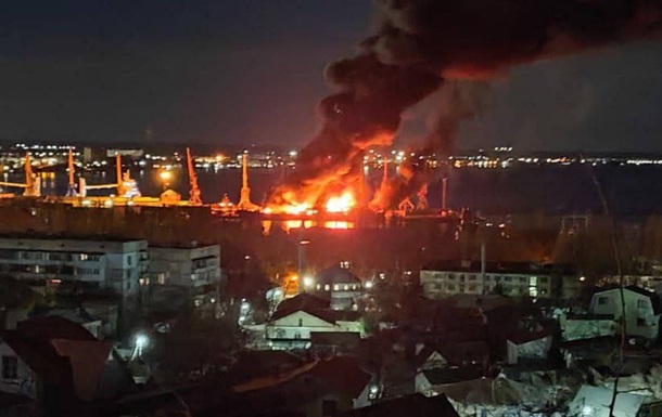 ЗСУ вдарили по російському десантному кораблю Новочеркаськ - ЗМІ