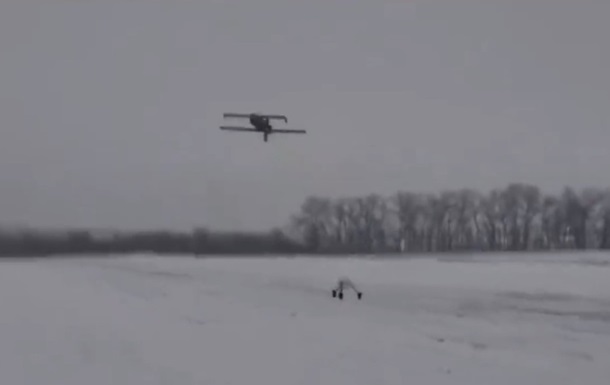 З явилося відео тестового польоту нового українського дрона-камікадзе
