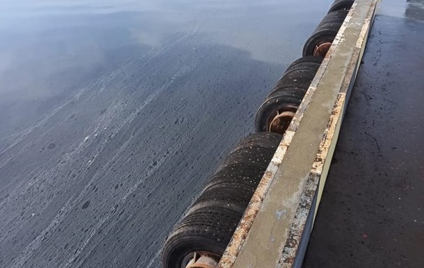  Акваторія забруднена нафтопродуктами : у порту Миколаєва затонуло судно