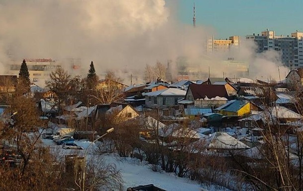  Фонтан кип ятку і сотні будинків без опалення : у Новосибірську - аварія