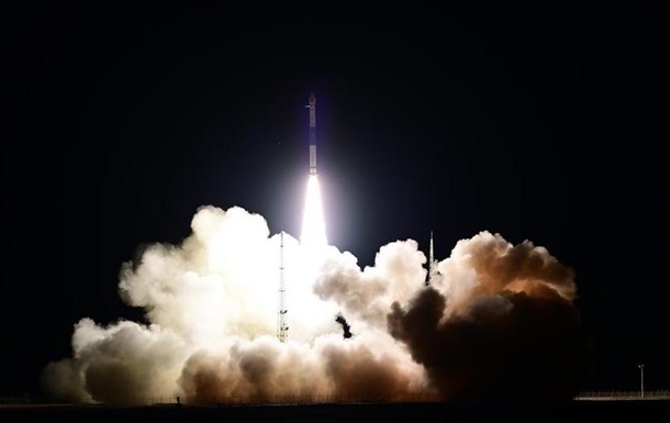 Китай запустив першу партію супутників у новому році