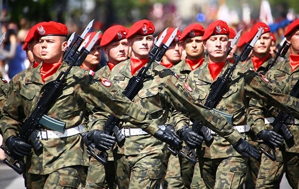 Польща збільшить число професійної армії на 10 тисяч осіб