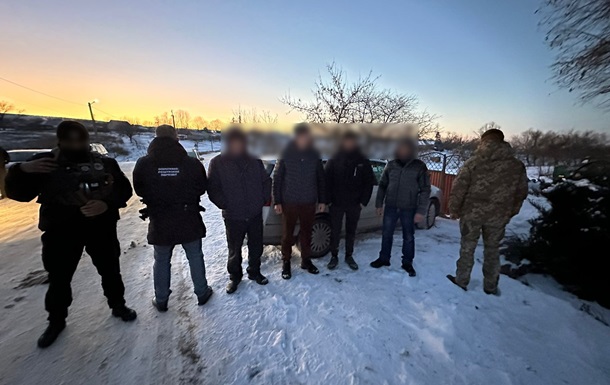 У Чернівецькій області затримано ухилянтів та їх переправника через кордон 