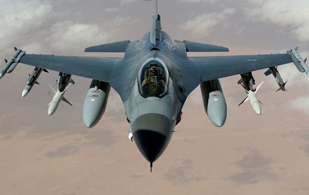 У МО розповіли, за якими програмами українські пілоти проходять навчання на F-16