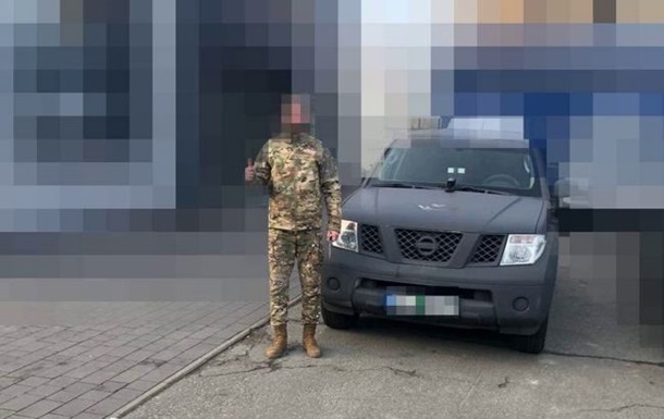 Військовим в Донецькій області передали три позашляховика