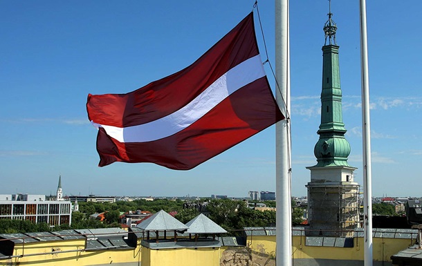 Латвія законодавчо заборонила своїм збірним грати з росіянами