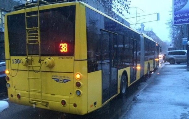 У Херсоні внаслідок обстрілу зупинився рух тролейбусів