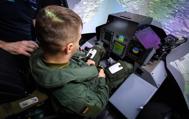 Британія показала випуск перших пілотів ЗСУ, які навчалися на F-16