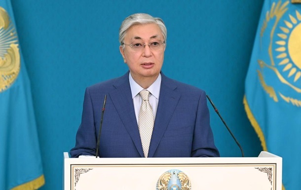 Президент Казахстану запропонував змінити державний герб