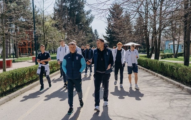 Ребров, Шевченко і гравці збірної прогулялись по Зениці