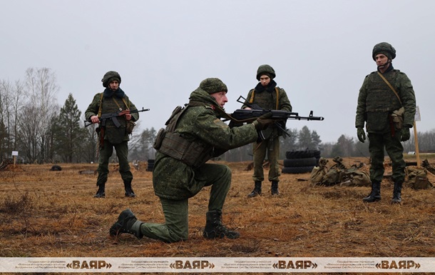 У Білорусі викликали на військові навчання 5000 резервістів