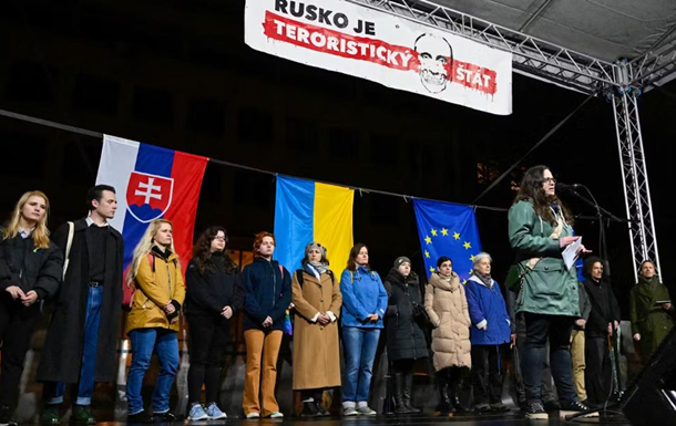 У Словаччині тисячі людей протестували проти політики Фіцо