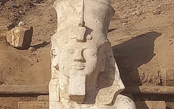 В Єгипті знайшли верхню частину статуї фараона Рамзеса II