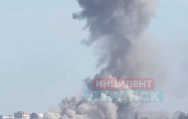 У Луганську пролунали потужні вибухи - соцмережі