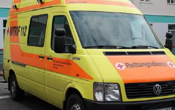 У Німеччині шкільний автобус потрапив у ДТП, постраждали 16 учнів