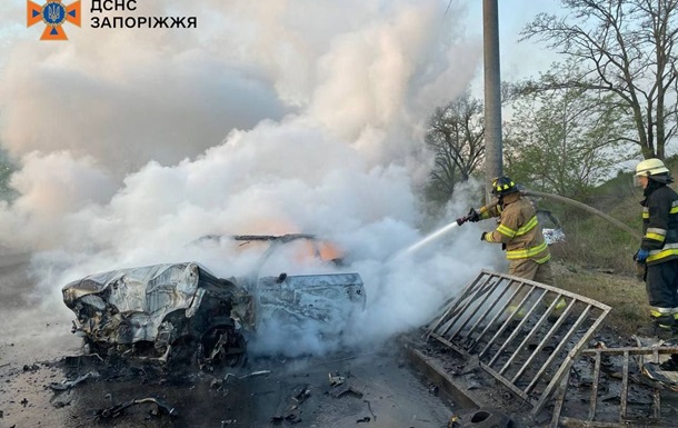 У Запоріжжі внаслідок ДТП загорівся автомобіль, є жертви