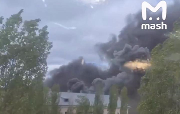 У російському Воронежі сталася пожежа на електромеханічному заводі
