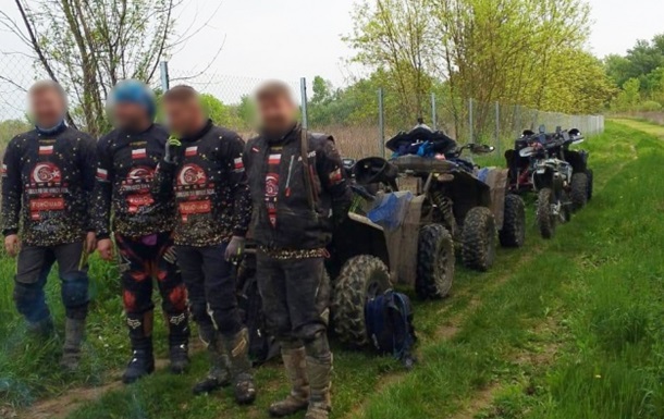 В Україну випадково заїхали польські екстремали на квадроциклах