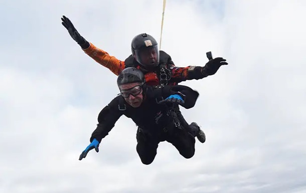 Американець повернув собі титул найстаршого парашутиста у світі