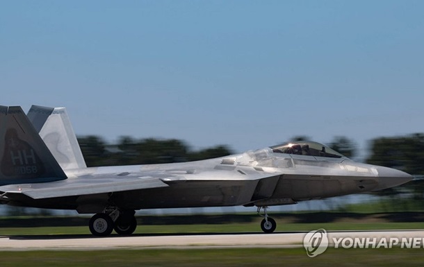 США і Корея провели навчання на літаках-невидимках F-35 та F-22 