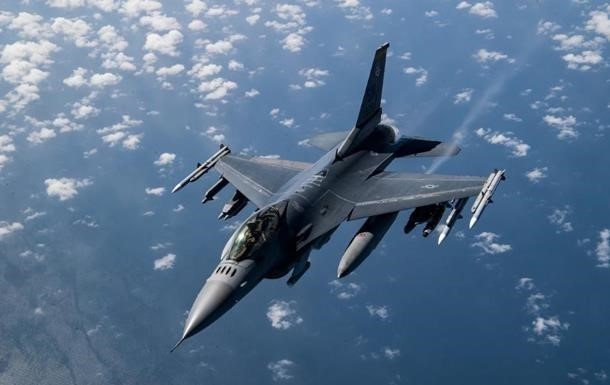 Винищувач F-16 розбився у Сінгапурі