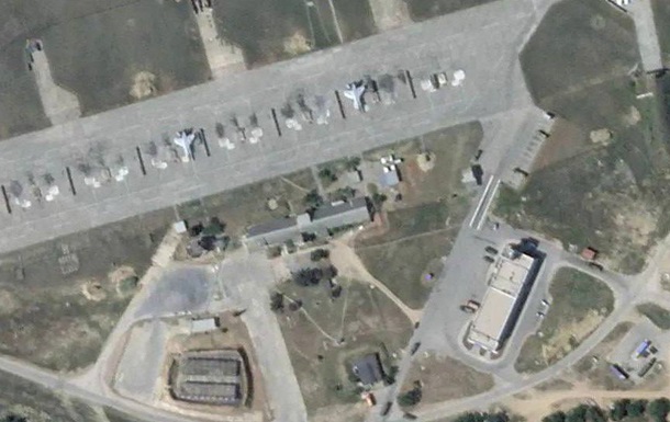 З явилися знімки аеродрому Бельбек у Криму після удару