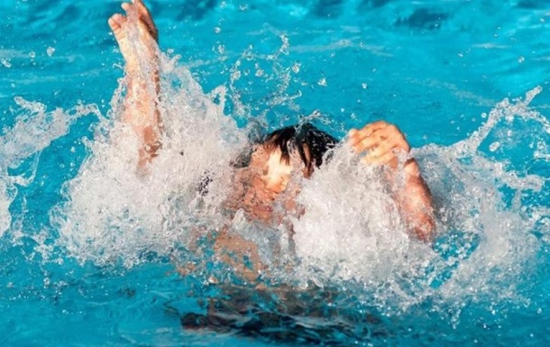 Дворічна дитина потонула в басейні на Харківщині